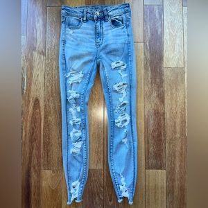 AMERICAN EAGLE RIPPED JEANS ~ WOMENS SIZE 2